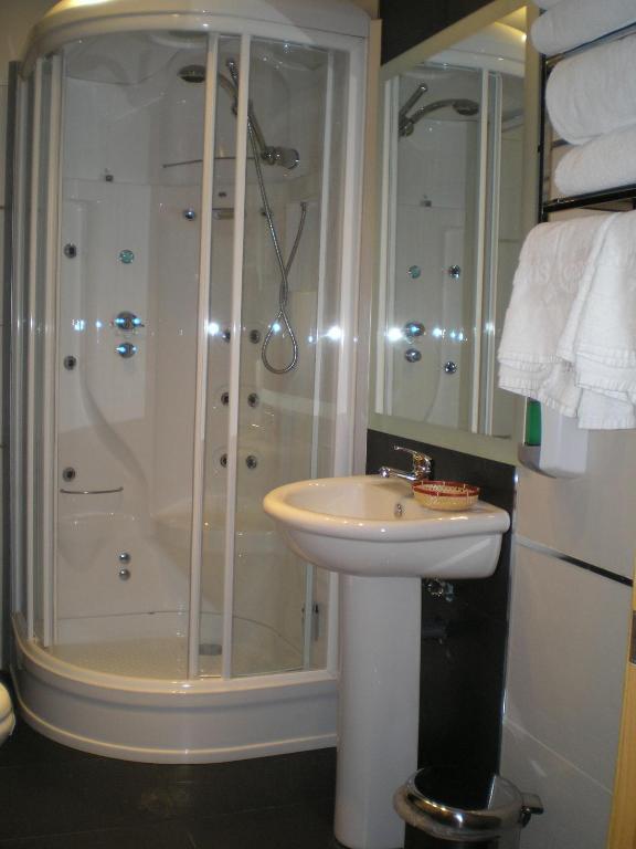 Apartamentos Plaza Espana Deluxe Сарагоса Екстериор снимка